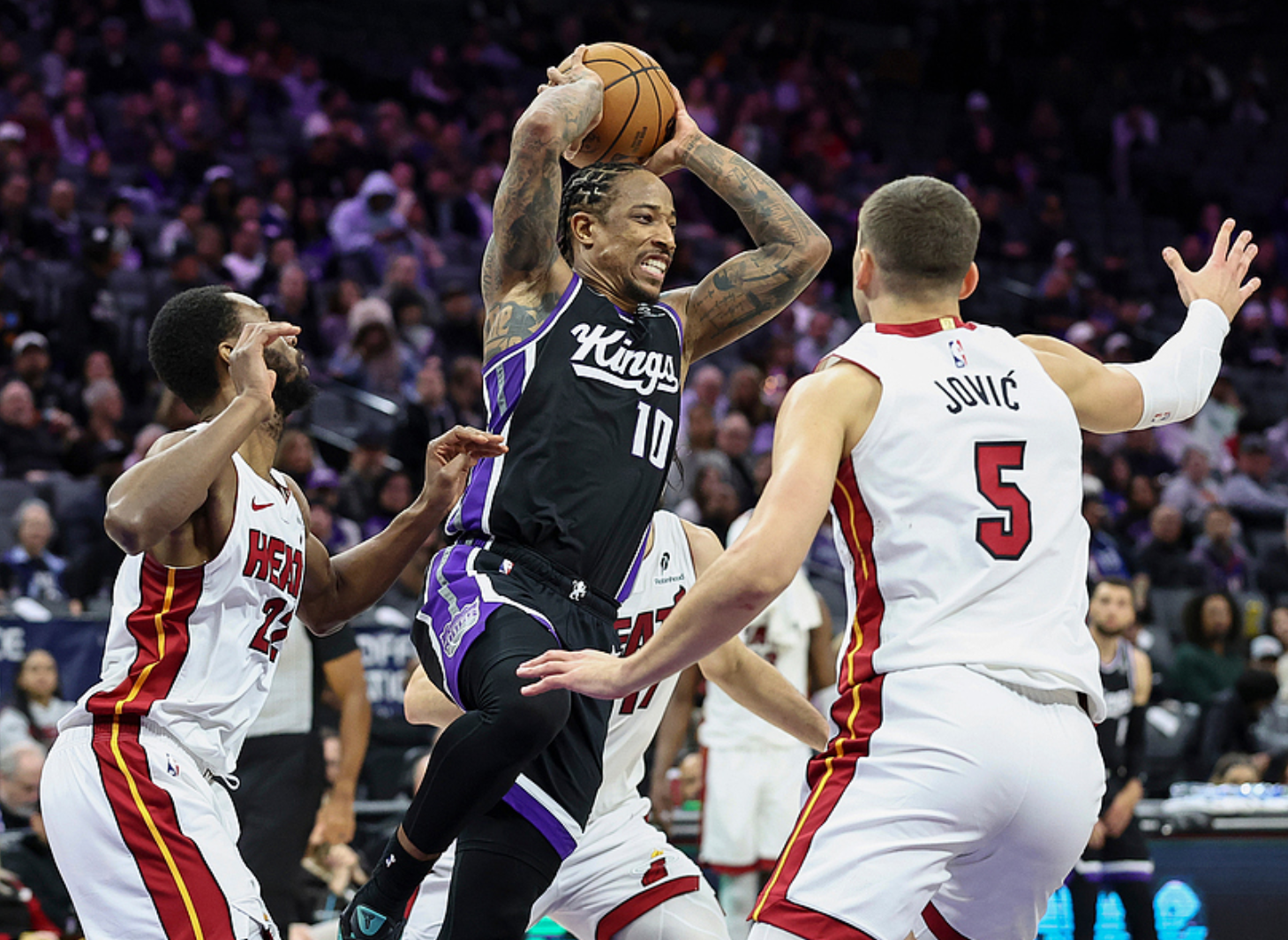 华体会app下载-西部排名又乱了：快船爆冷惨败，火箭高歌猛进，4队排名互换